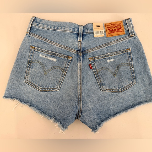 *NWT* Levi's 501 Women's Light Blue Jean Shorts Size 29 - Picture 2 of 9